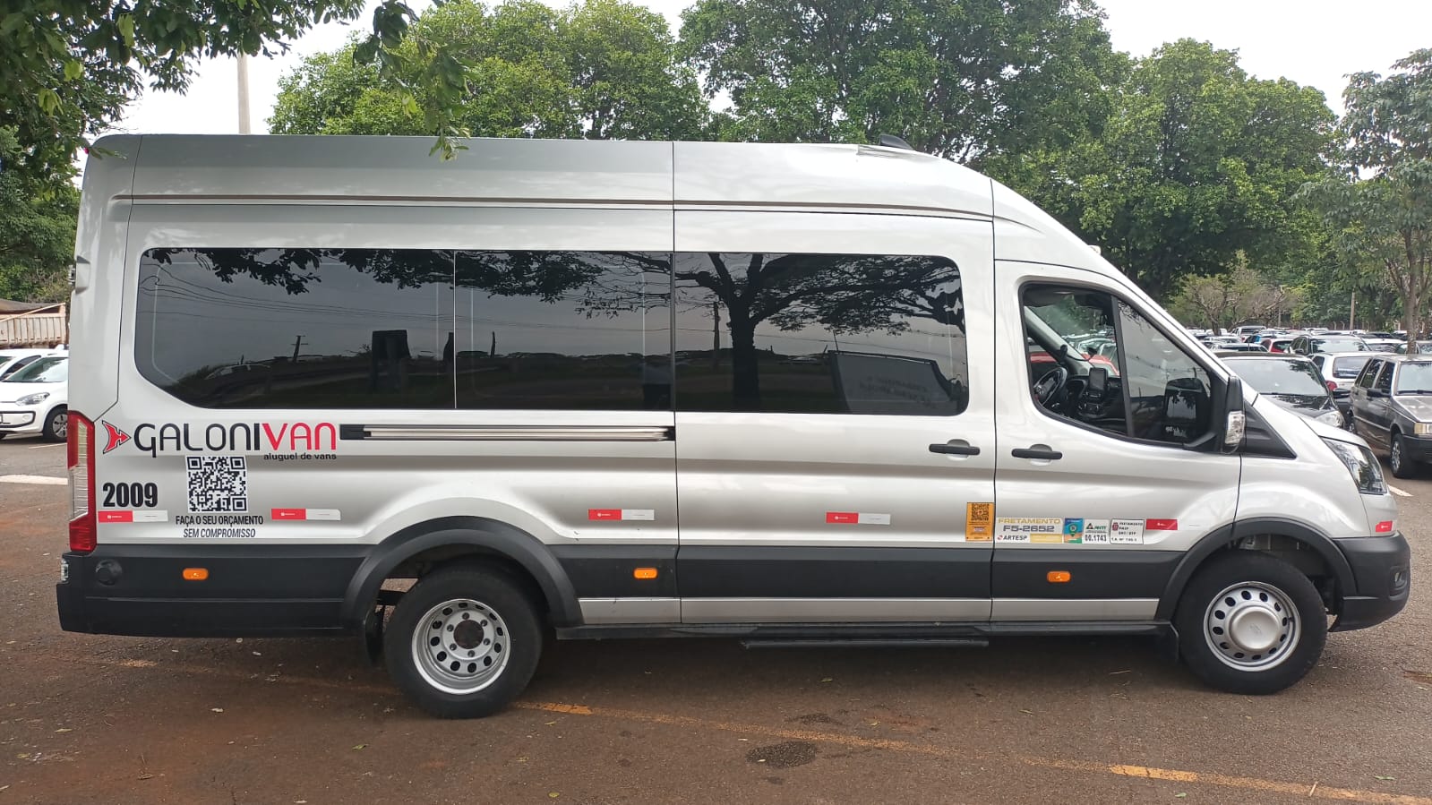 alugar van Ford Transit Executiva 15 lugares